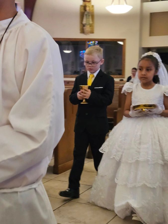 Children carrying the Holy Eucharist